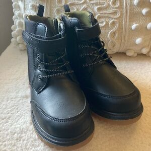 Wonder Nation brand new, never worn toddler boots size 12